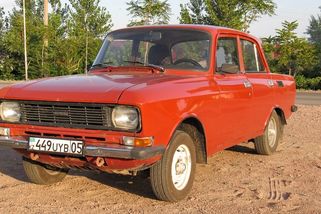 Moskvič 2140 stál 53 700 Kčs. Byl levnější než Škoda i Lada a měl 75 koní